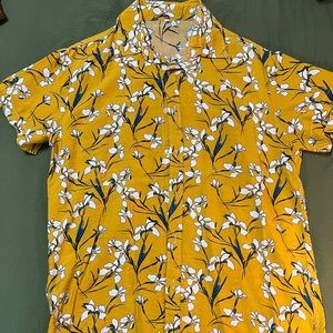Button down summer shirt, size medium